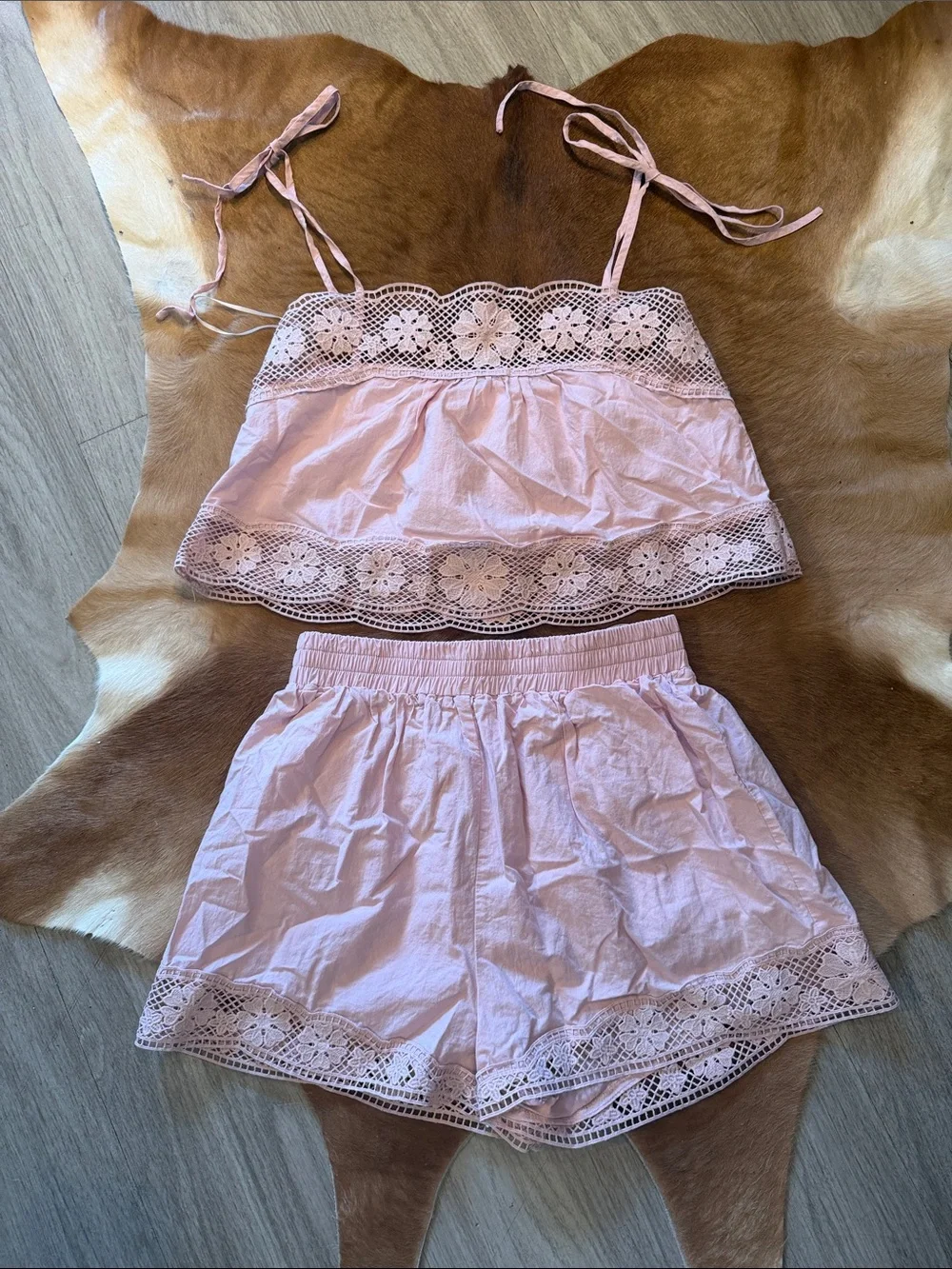 $140 Mable eyelet lace detail short and crop tank set,S